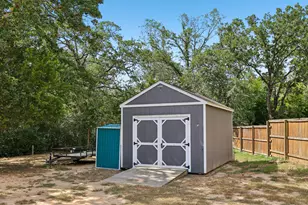 126 King St, Bastrop, TX 78602 - Photo 32