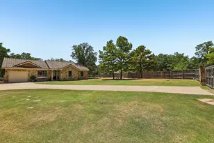 126 King St, Bastrop, TX 78602 - Photo 2