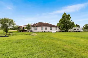 12212 Ballerstedt Rd, Elgin, TX 78621 - Photo 30