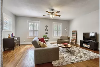 702 W North Loop Boulevard, Austin, TX 78751 - Photo 12