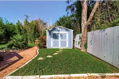 702 W North Loop Boulevard, Austin, TX 78751 - Photo 16