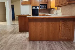 2000 Donna Dr, Taylor, TX 76574 - Photo 6