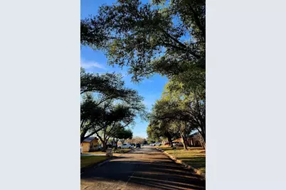 2000 Donna Drive, Taylor, TX 76574 - Photo 4