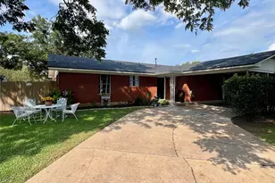 1206 Lake Terrace Dr, Elgin, TX 78621 - Photo 4