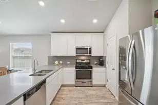 100 Vickers St, Georgetown, TX 78628 - Photo 8