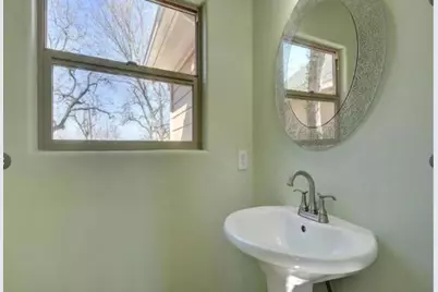 2406 E 11th Street, Austin, TX 78702 - Photo 24