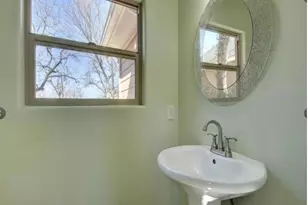 2406 E 11th St, Austin, TX 78702 - Photo 24
