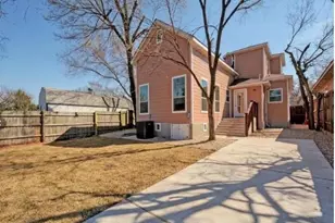 2406 E 11th St, Austin, TX 78702 - Photo 26