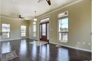 2406 E 11th St, Austin, TX 78702 - Photo 6
