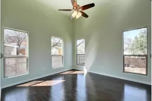 2406 E 11th St, Austin, TX 78702 - Photo 14