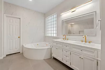 10036 Scull Creek Drive, Austin, TX 78730 - Photo 14