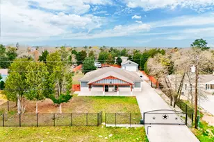 421 Las Lomas Dr, Elgin, TX 78621 - Photo 1