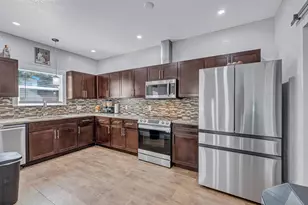 421 Las Lomas Dr, Elgin, TX 78621 - Photo 4