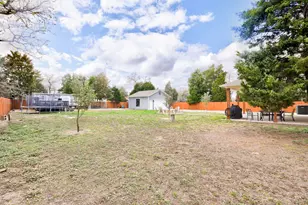 421 Las Lomas Dr, Elgin, TX 78621 - Photo 26