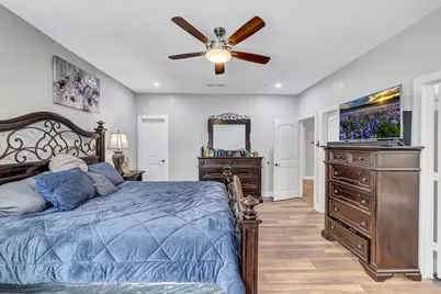 421 Las Lomas Drive, Elgin, TX 78621 - Photo 12