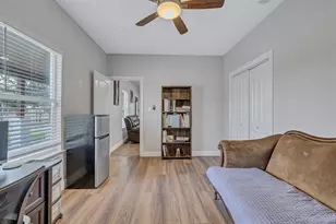 421 Las Lomas Dr, Elgin, TX 78621 - Photo 8