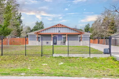 421 Las Lomas Drive, Elgin, TX 78621 - Photo 2