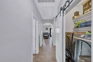 421 Las Lomas Dr, Elgin, TX 78621 - Photo 14