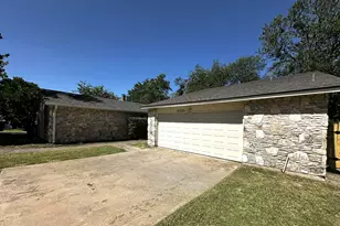 12310 Willow Wild Dr, Austin, TX 78758 - Photo 2