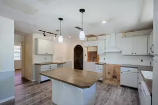 403 4th Ave, Smithville, TX 78957 - Photo 2