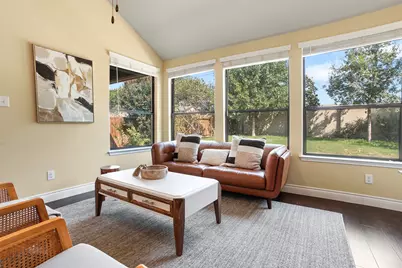 121 E Adelanta Place, Round Rock, TX 78681 - Photo 6