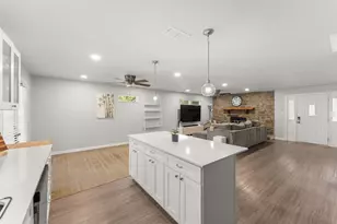 2207 N Plains Ave, Austin, TX 78757 - Photo 8