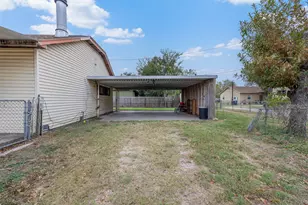 148 E Boundary St, Giddings, TX 78942 - Photo 28