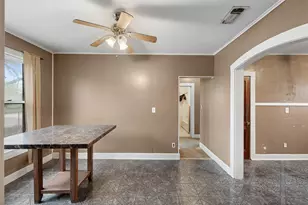 148 E Boundary St, Giddings, TX 78942 - Photo 8