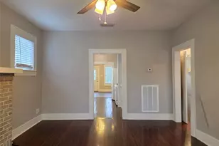 206 E 34th St, Austin, TX 78705 - Photo 4