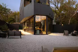 2302 E 11th St, Austin, TX 78702 - Photo 2