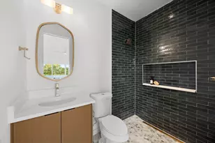 1175 Navasota St, Austin, TX 78702 - Photo 32