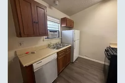 618 Mill Street #B, San Marcos, TX 78666 - Photo 2