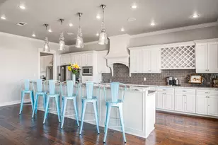 672 Villa Dr, Crystal Beach, TX 77650 - Photo 10