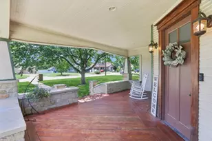 804 Howard St, Taylor, TX 76574 - Photo 4