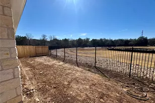 250 San Saba Dr, Buda, TX 78610 - Photo 10
