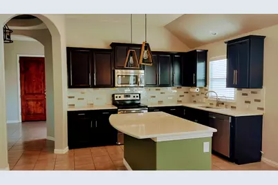 1000 Farm House Cove, Hutto, TX 78634 - Photo 4
