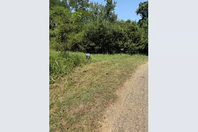 1005 Henderson Street, Cameron, TX 76520 - Photo 2