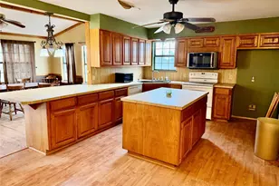 333 Spring Valley St, Hutto, TX 78634 - Photo 28