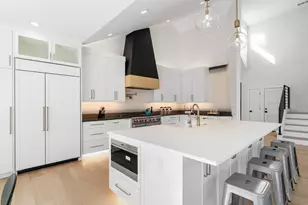 701 Furlong Dr, Austin, TX 78746 - Photo 8