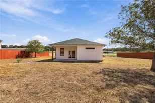 133 Esperanza Dr, Bastrop, TX 78602 - Photo 10