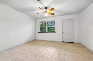 410 Magnolia St, Bastrop, TX 78602 - Photo 4