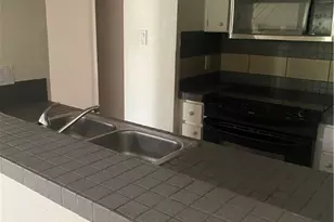 612 Park Pl, Austin, TX 78705 - Photo 6