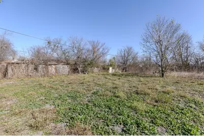 921 W 2nd Street, Taylor, TX 76574 - Photo 32