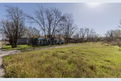 921 W 2nd Street, Taylor, TX 76574 - Photo 30