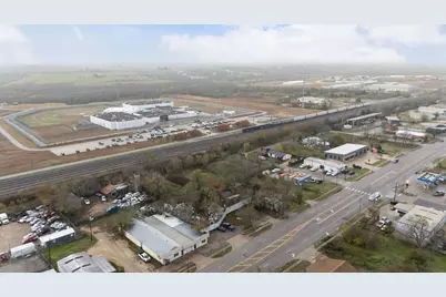 921 W 2nd Street, Taylor, TX 76574 - Photo 10