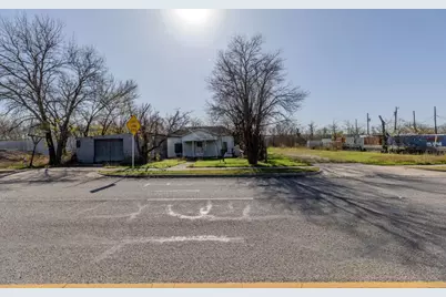 921 W 2nd Street, Taylor, TX 76574 - Photo 28