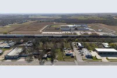 921 W 2nd Street, Taylor, TX 76574 - Photo 14