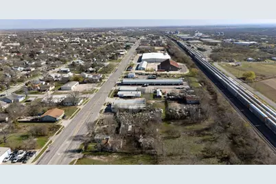 921 W 2nd Street, Taylor, TX 76574 - Photo 16