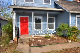 917 E 3rd St, Georgetown, TX 78626 - Photo 2