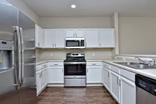 917 E 3rd St, Georgetown, TX 78626 - Photo 4